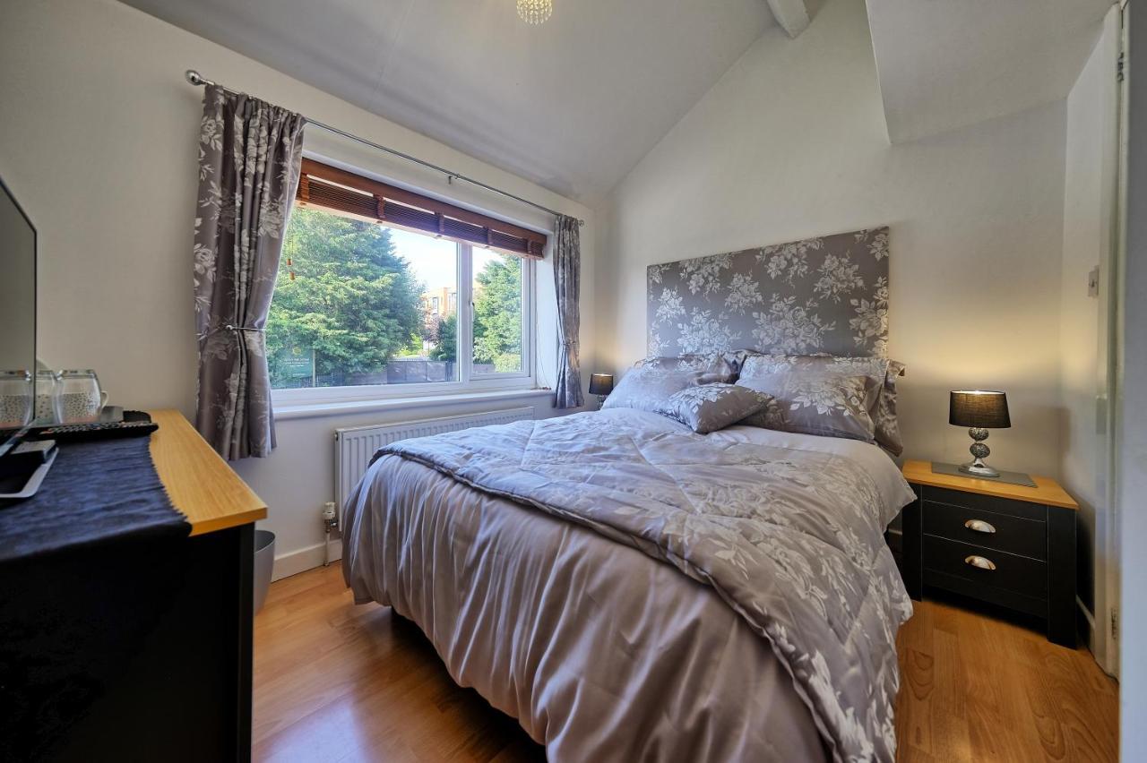 Upton Village Guest House 버컨헤드 외부 사진
