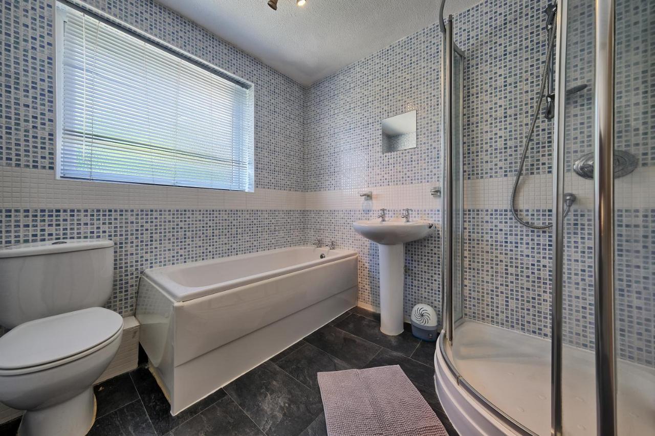 Upton Village Guest House 버컨헤드 외부 사진