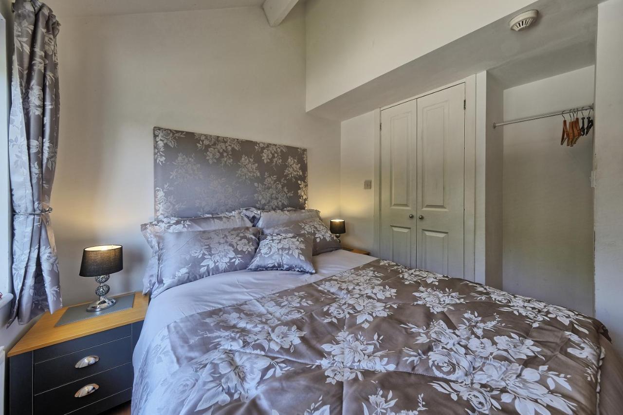 Upton Village Guest House 버컨헤드 외부 사진